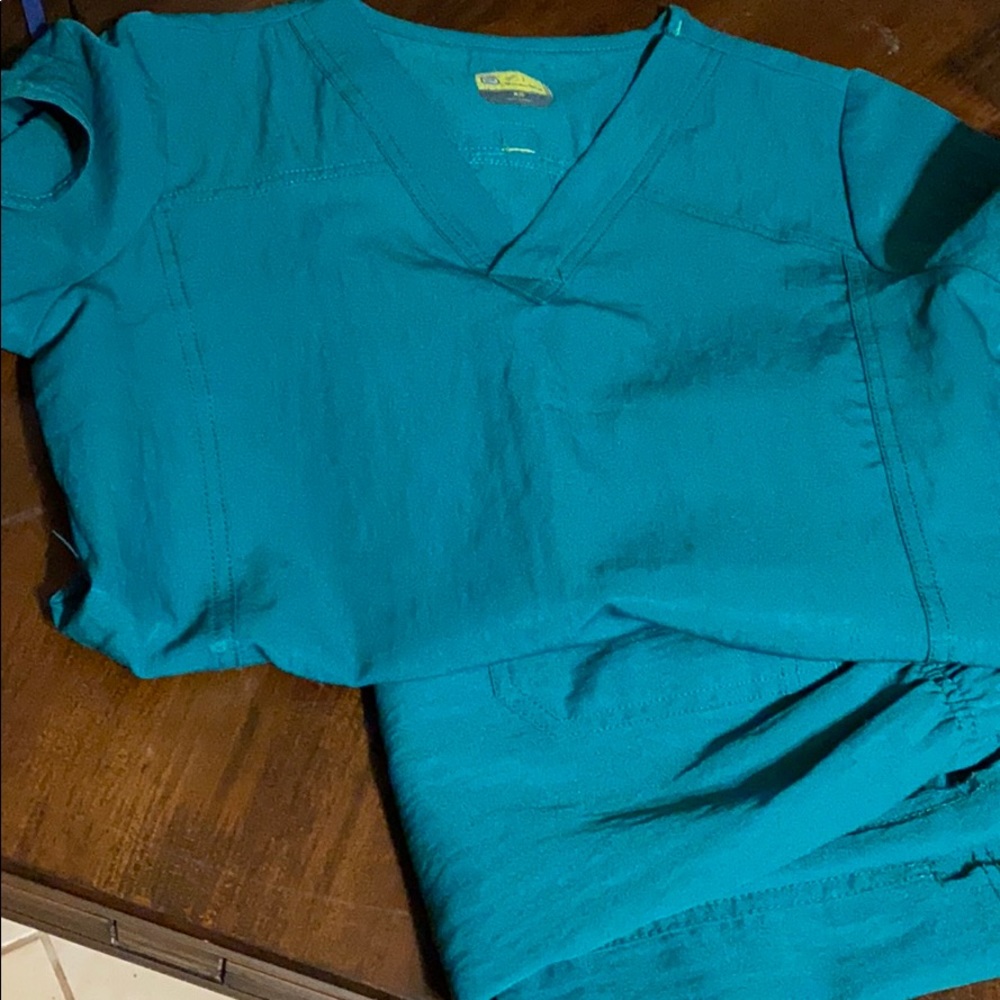 Scrub set